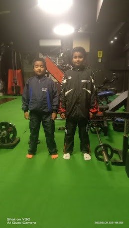Spacious machine floor with turf at Fitlife Gym
